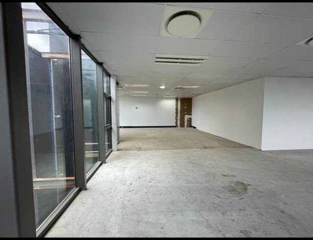 583M² OFFICE TO LET IN BRYANSTON